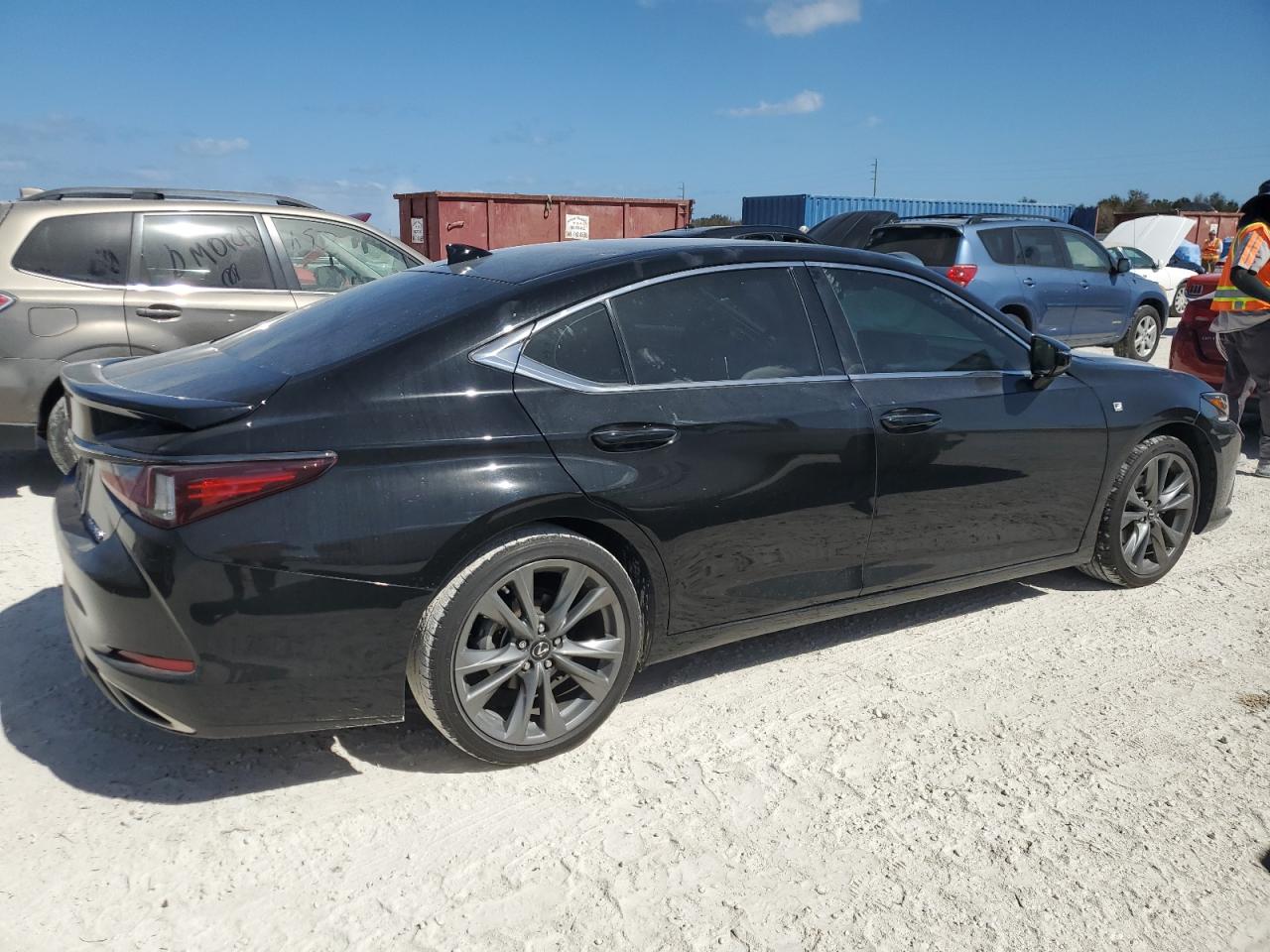 2021 Lexus ES - Image 3