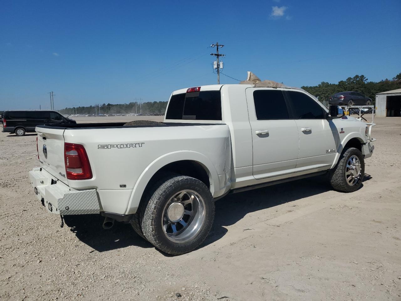 2019 RAM 3500 - Image 3