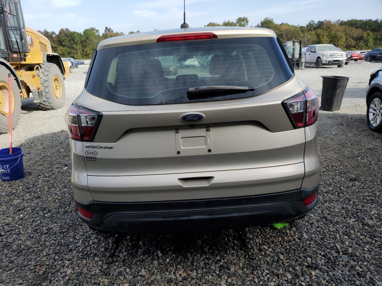 VIN 1FMCU0F74HUA88282 2017 FORD ESCAPE no.6