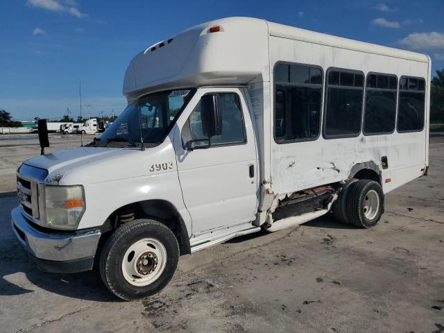 2013 Ford Econoline E350 Super Duty Cutaway Van