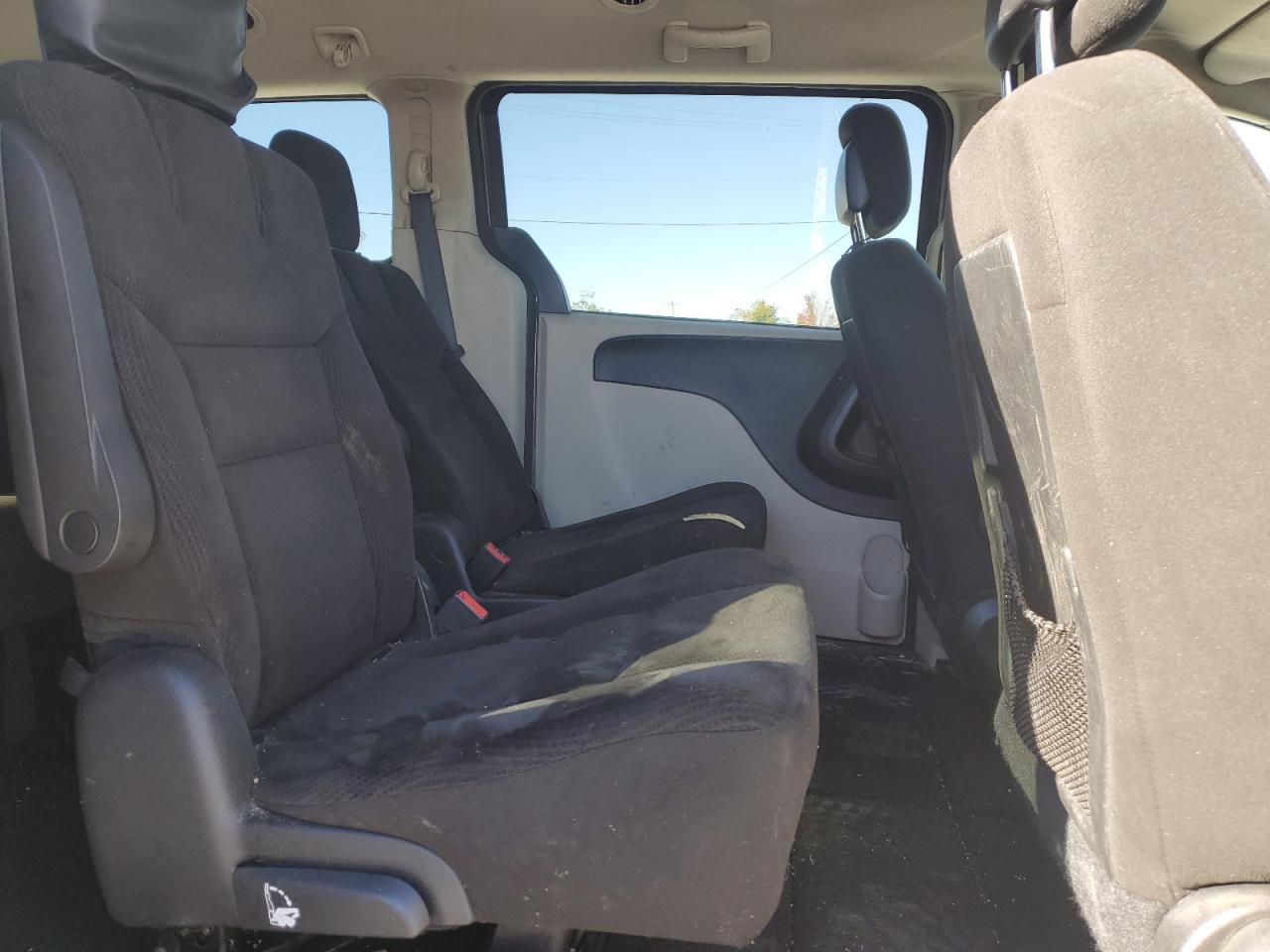 2016 Dodge Caravan - Image 11