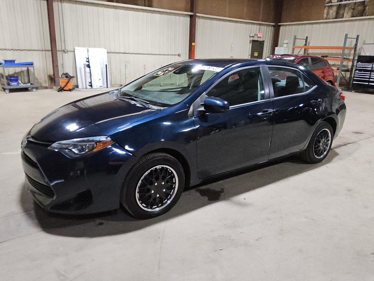 VIN 2T1BURHE6JC122788 2018 TOYOTA COROLLA no.1