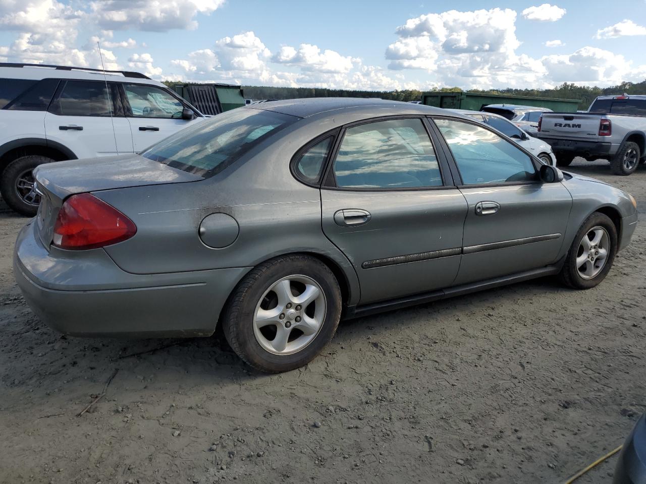 2001 Ford Taurus - Image 3