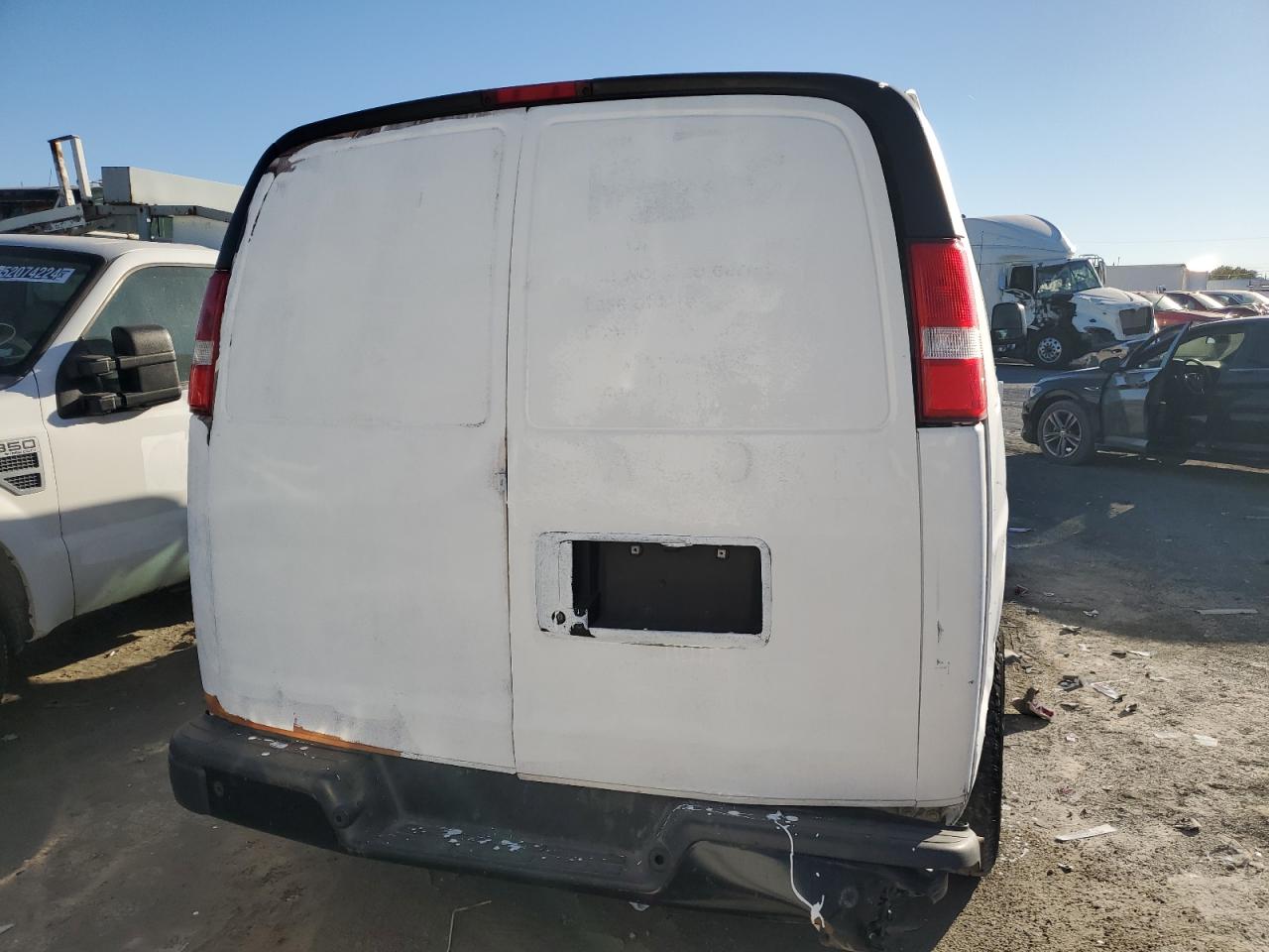 1GCWGBFG1K1244985 2019 Chevrolet Express G2500