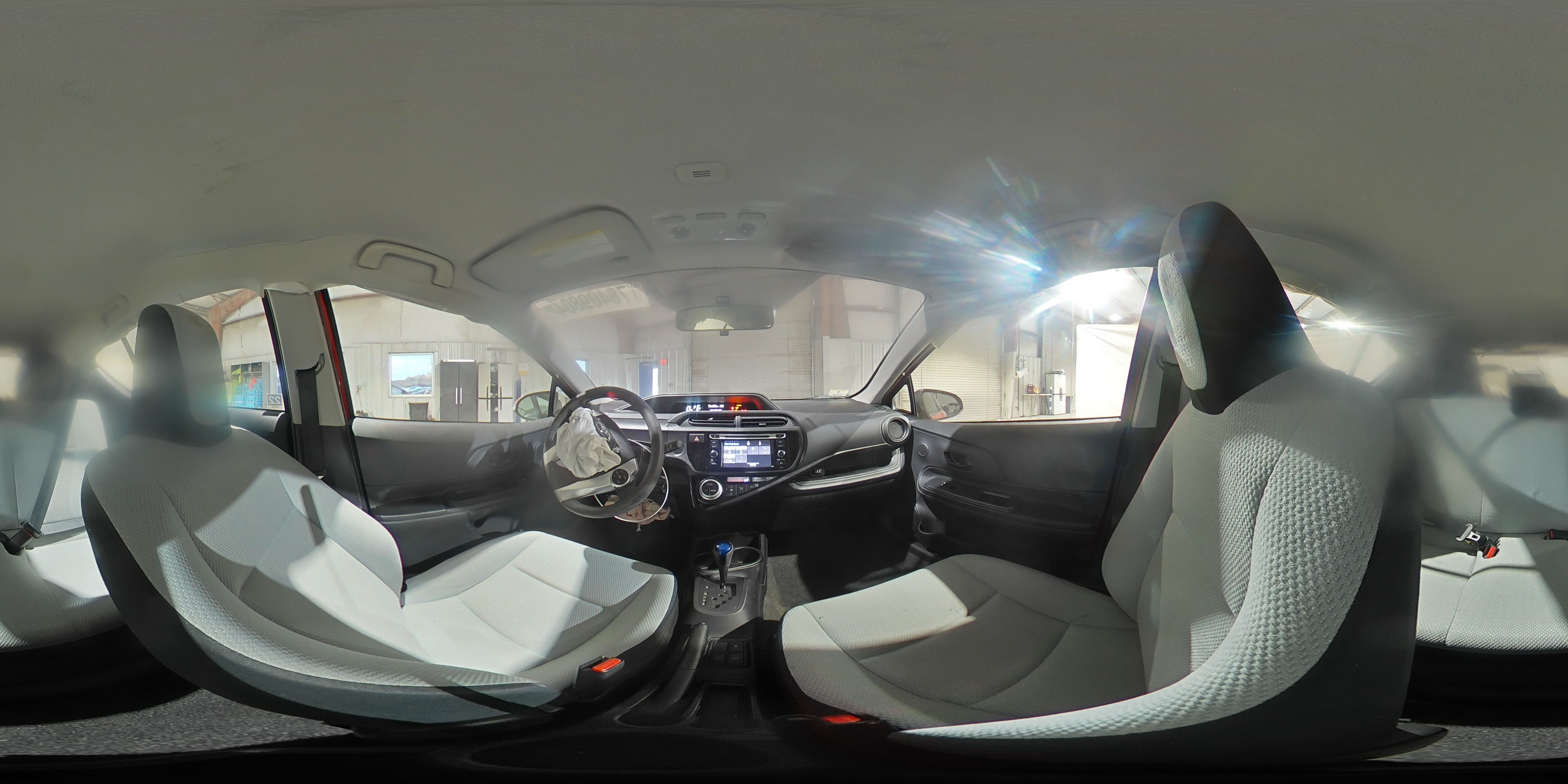 2015 Toyota Prius - Image 12