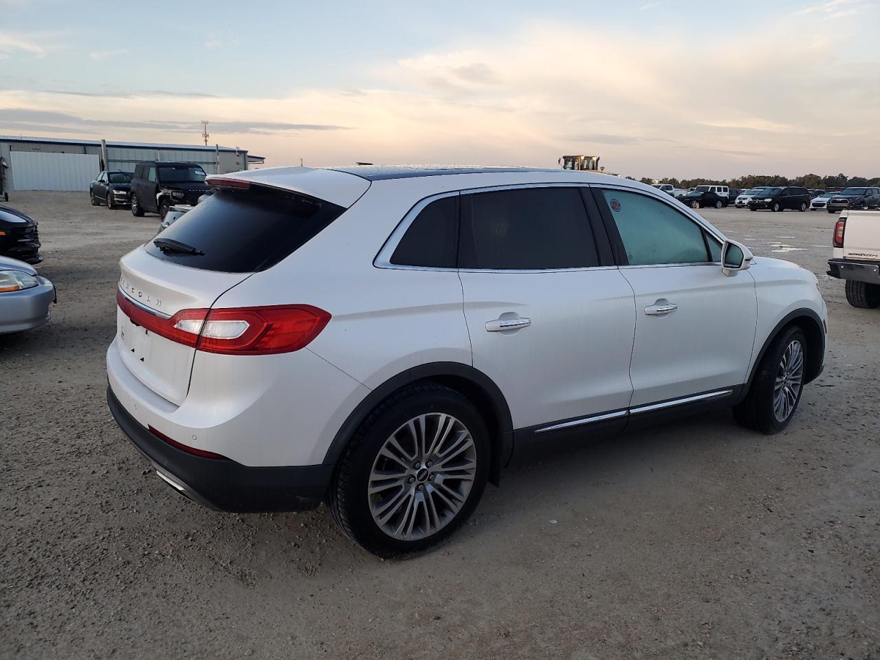 2018 Lincoln MKX - Image 3