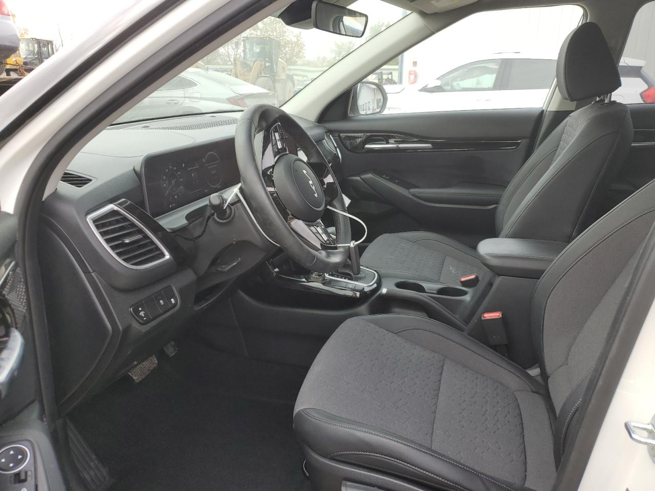 2024 Kia Seltos - Image 7