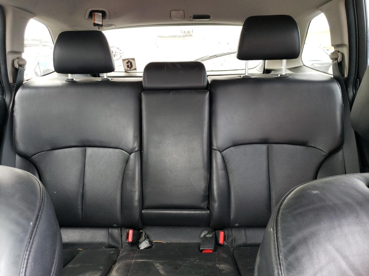 2011 Subaru Outback - Image 10