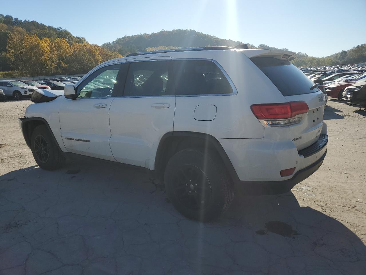 2018 Jeep Grand Cherokee - Image 2