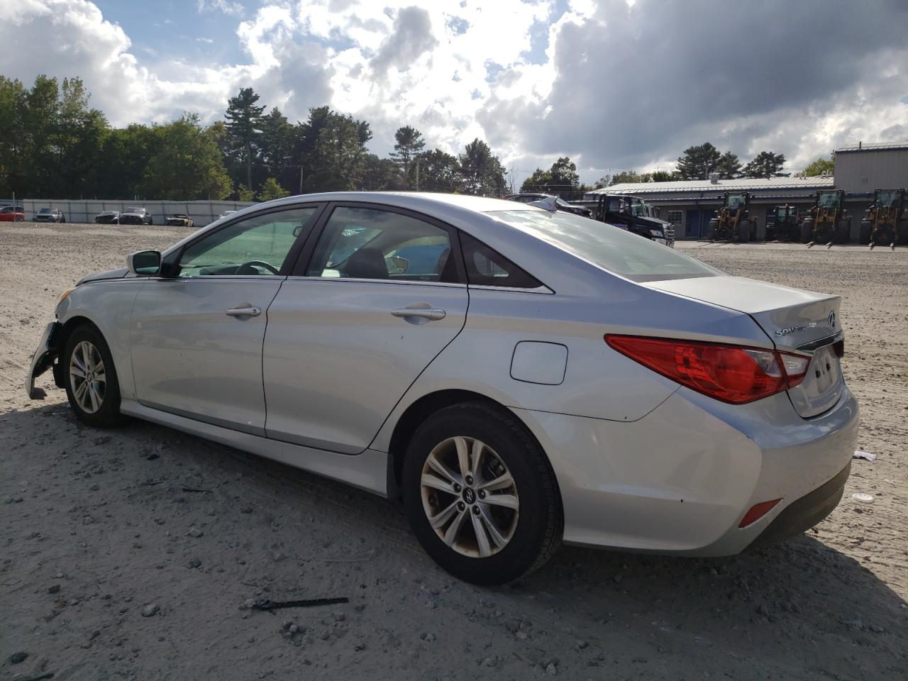 2014 Hyundai Sonata - Image 2