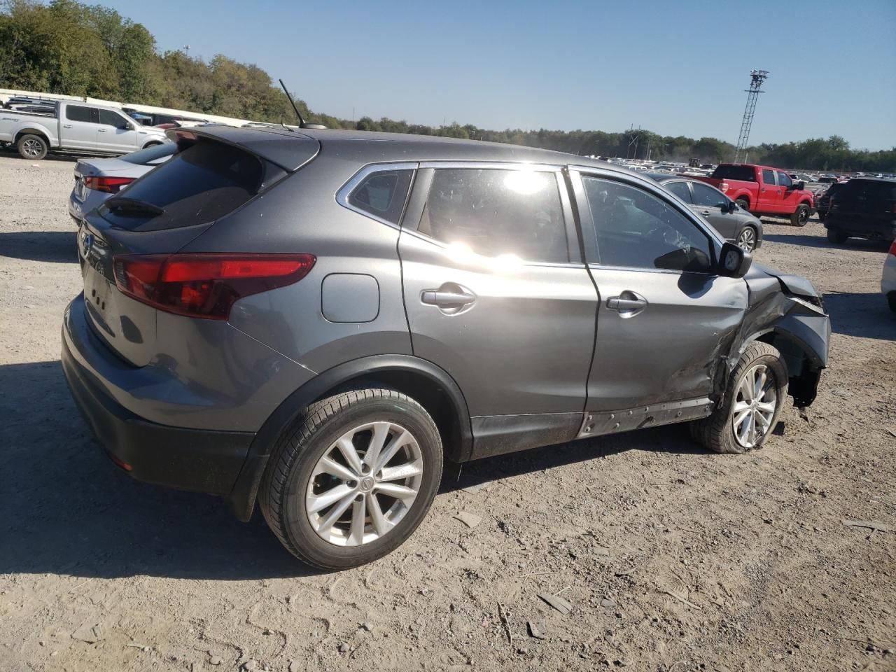 2018 Nissan Rogue - Image 3