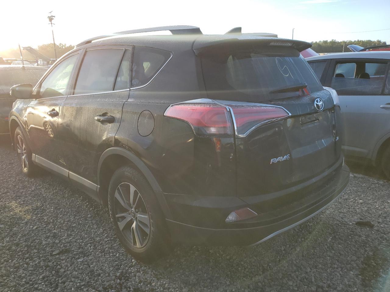 2T3WFREV1JW503521 2018 TOYOTA RAV 4 - Image 2