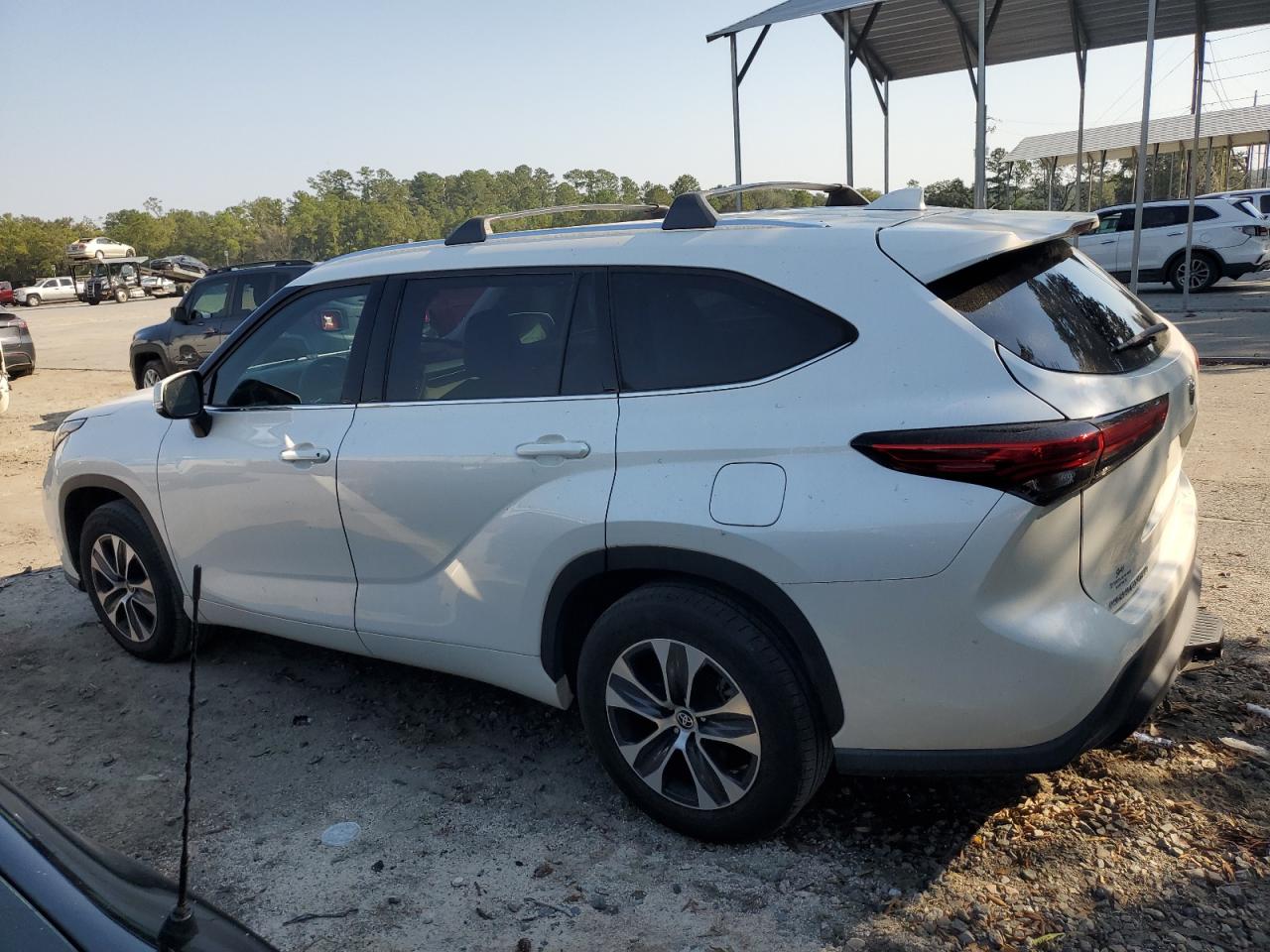 2021 Toyota Highlander - Image 2
