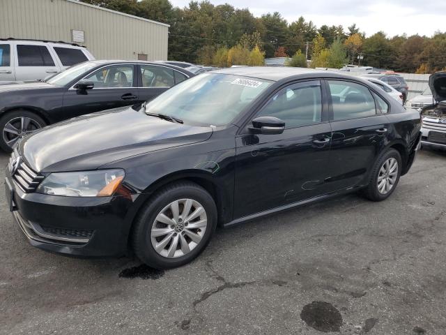 2013 Volkswagen Passat S zu verkaufen in Exeter, RI - Rear End