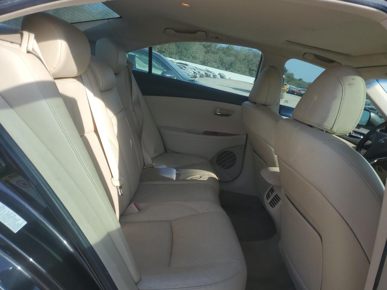 2010 Lexus ES - Image 11