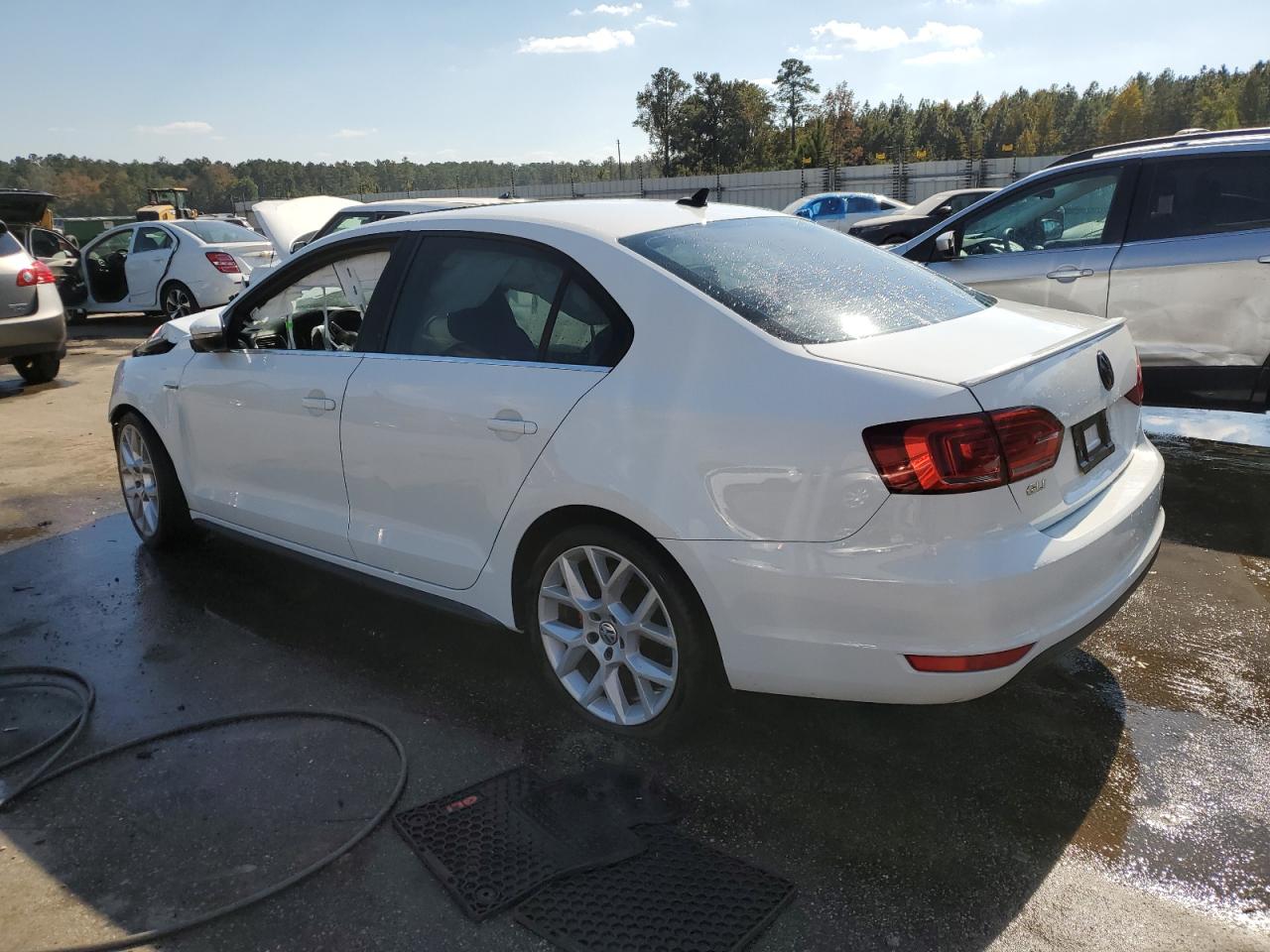 2014 Volkswagen Jetta - Image 2