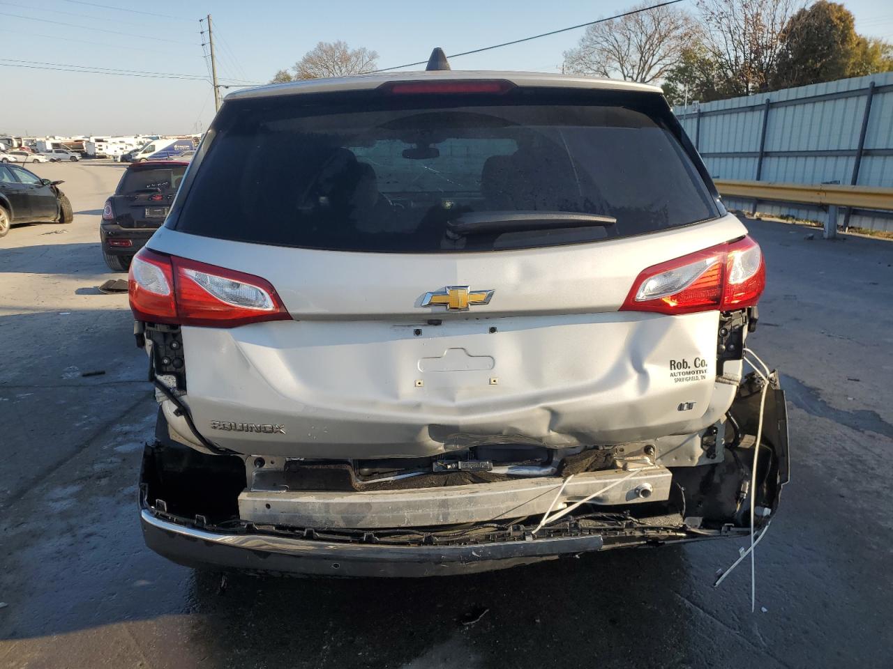 2GNAXJEV0J6305475 2018 Chevrolet Equinox Lt