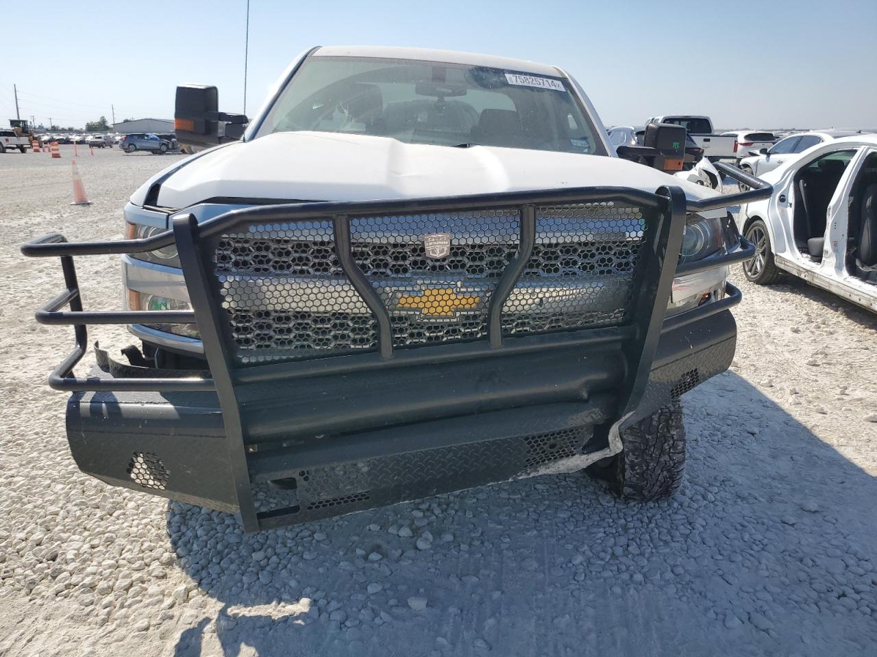 2019 Chevrolet Silverado - Image 11
