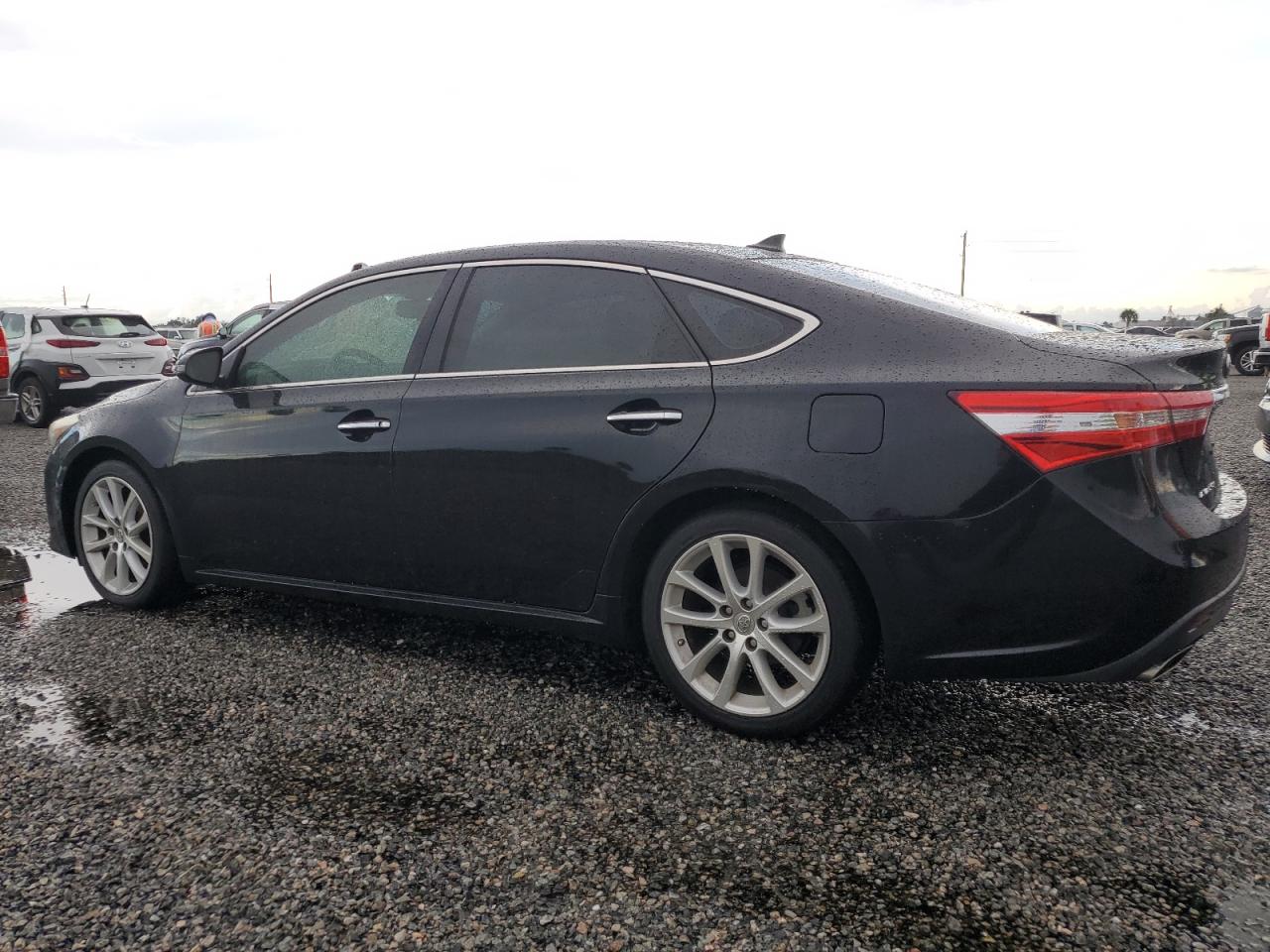 2013 Toyota Avalon - Image 2