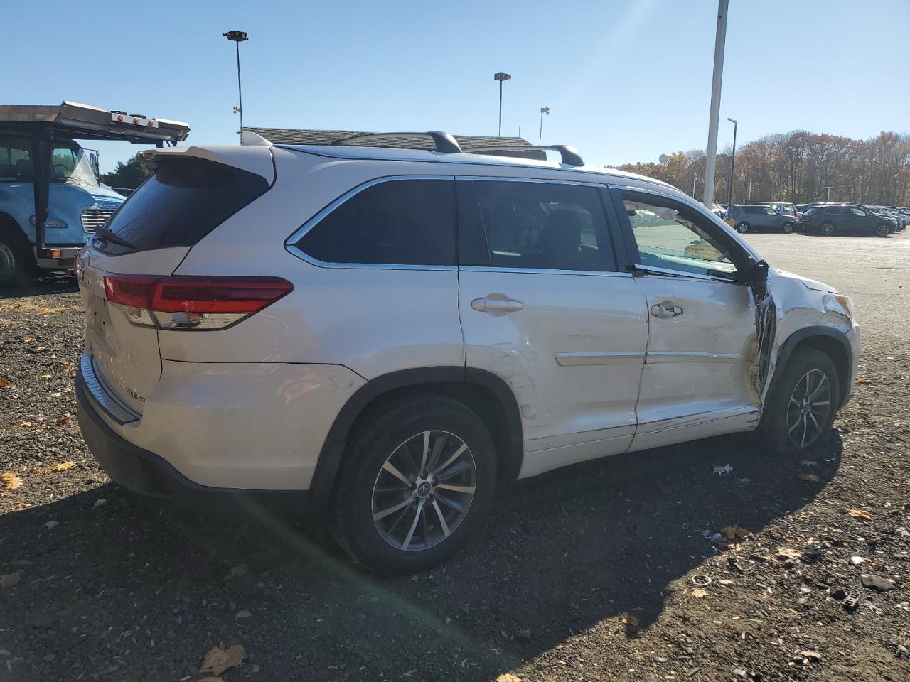 2018 Toyota Highlander - Image 3