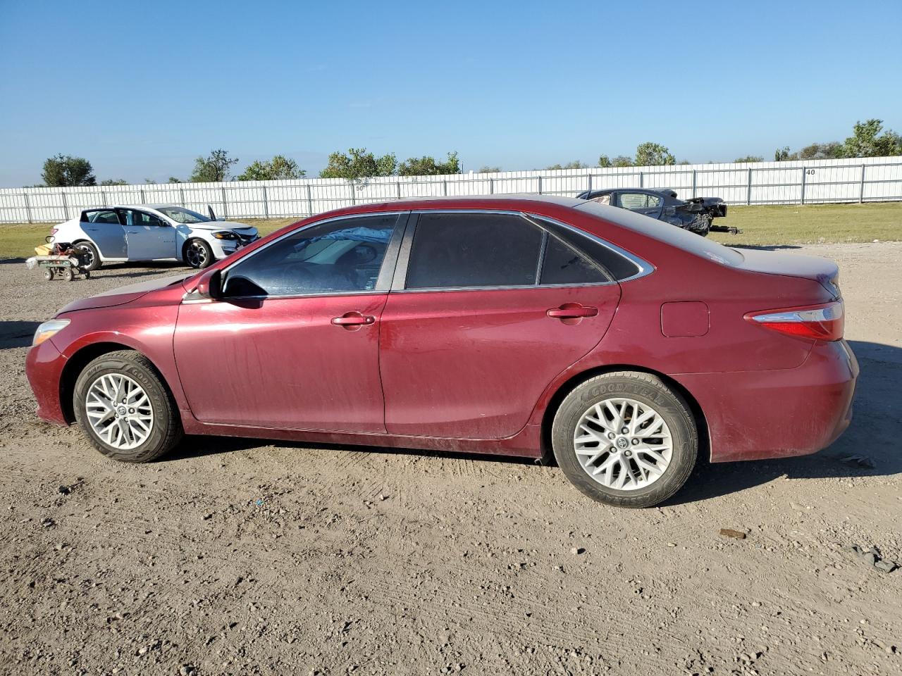 VIN 4T1BF1FK7HU749058 2017 TOYOTA CAMRY no.2