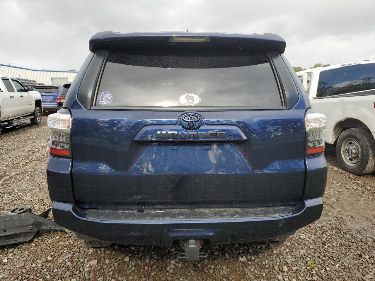 2020 Toyota 4Runner Sr5/Sr5 Premium VIN: JTEBU5JR9L5827635 Lot: 75592044