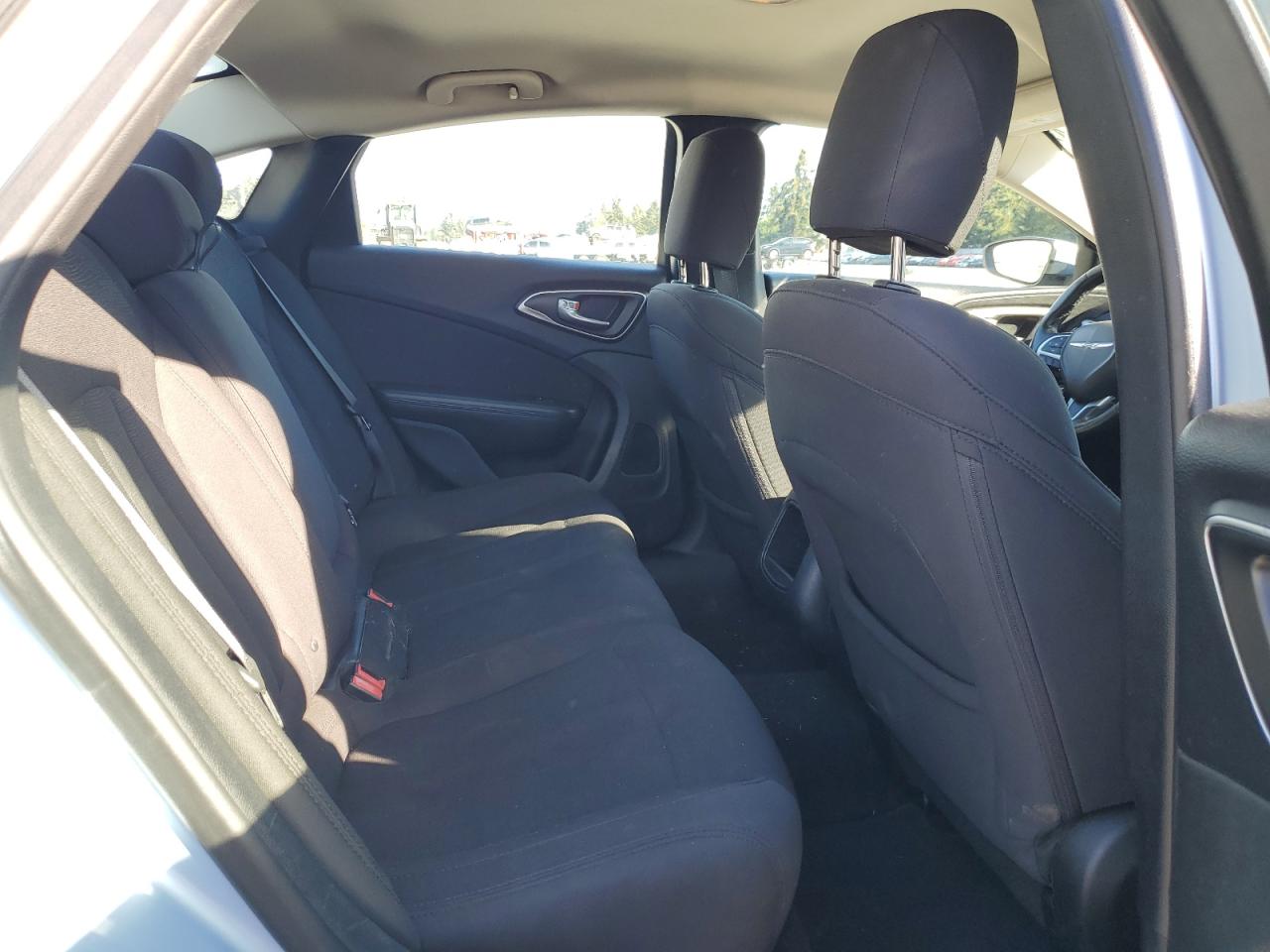 2015 Chrysler 200 - Image 10