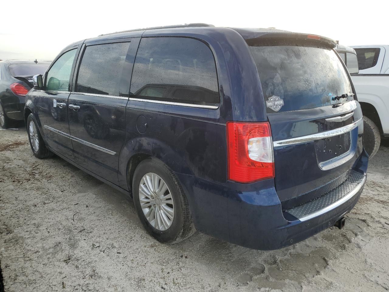 2012 Chrysler Town & Country - Image 2