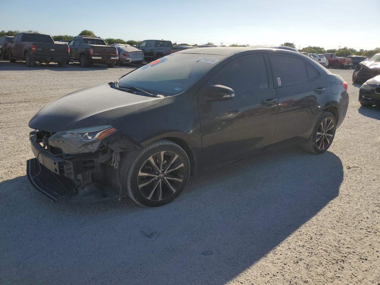 VIN 5YFBURHEXJP746254 2018 TOYOTA COROLLA no.1