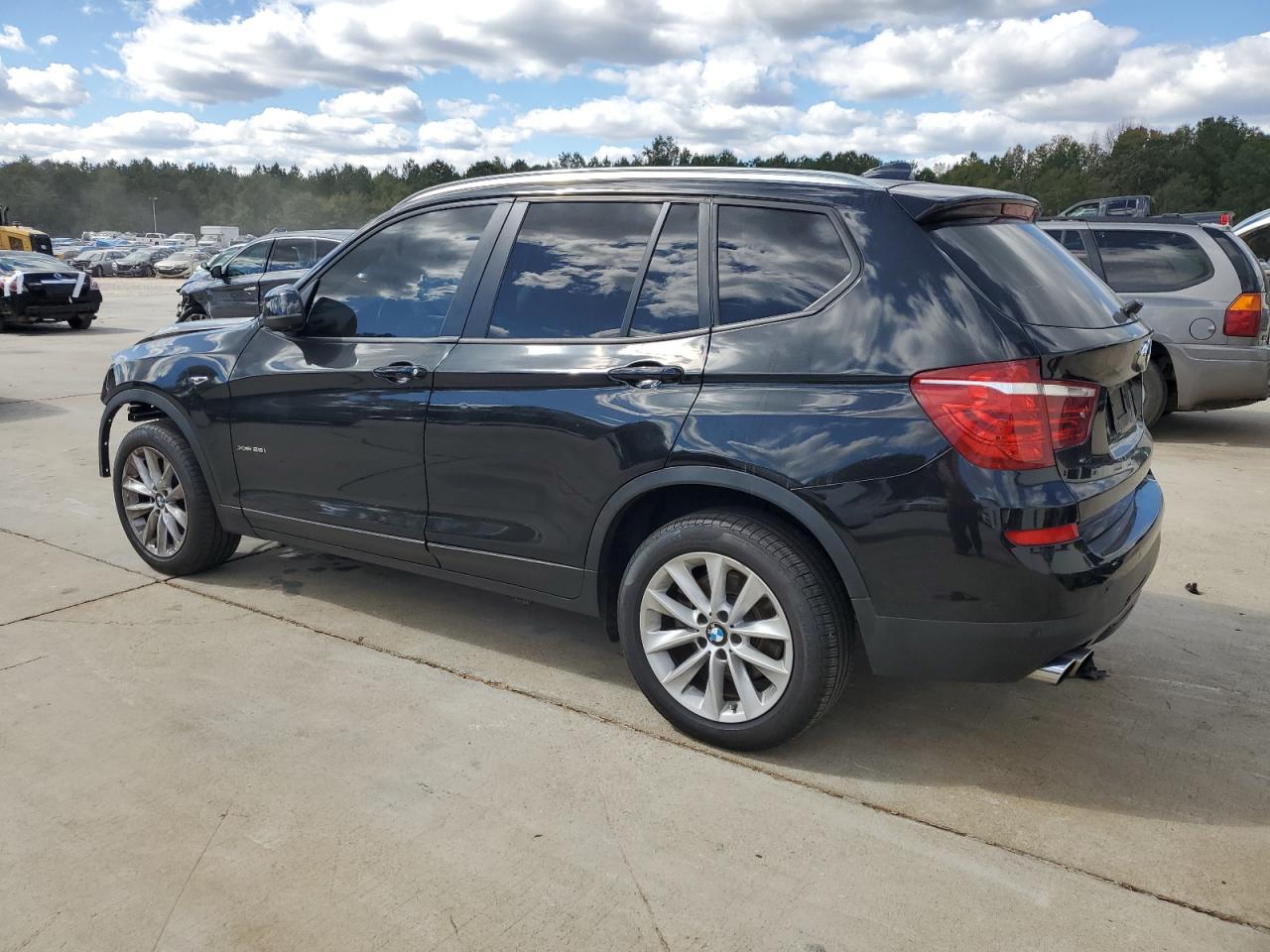 VIN 5UXWX9C5XH0D97778 2017 BMW X3 no.2