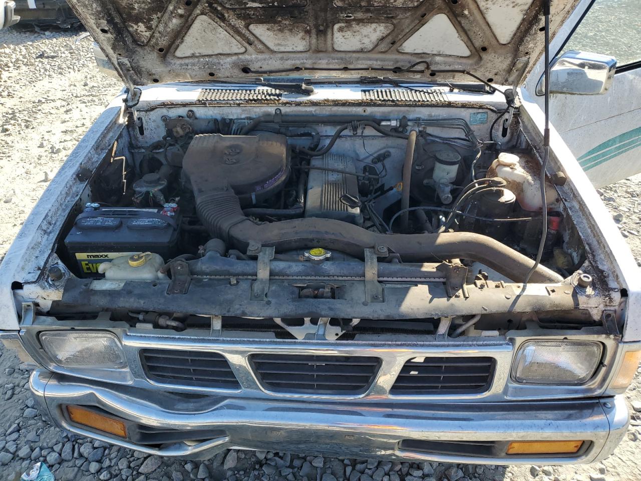 1995 Nissan Titan - Image 11
