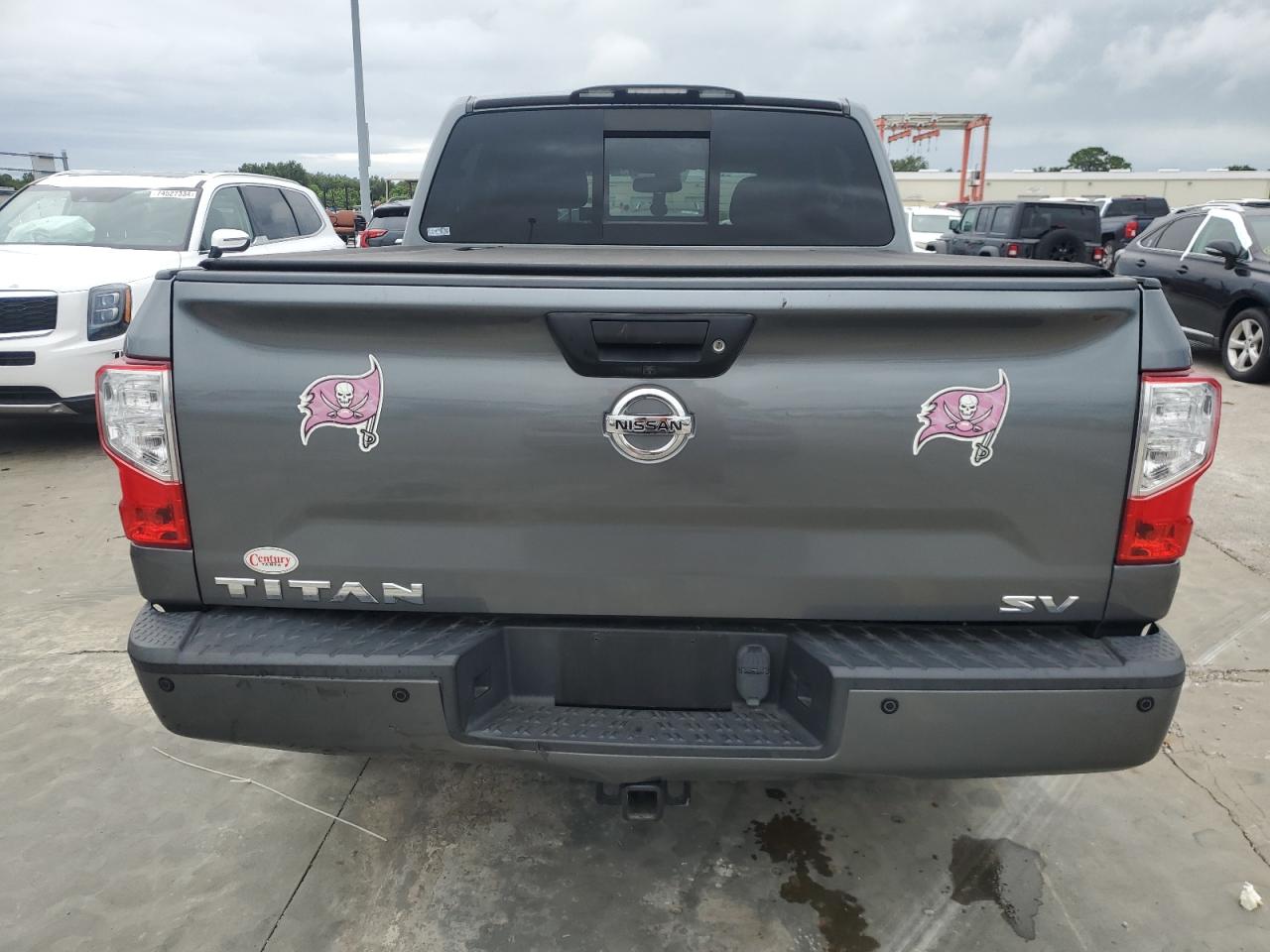 1N6AA1E65HN568969 2017 Nissan Titan Sv