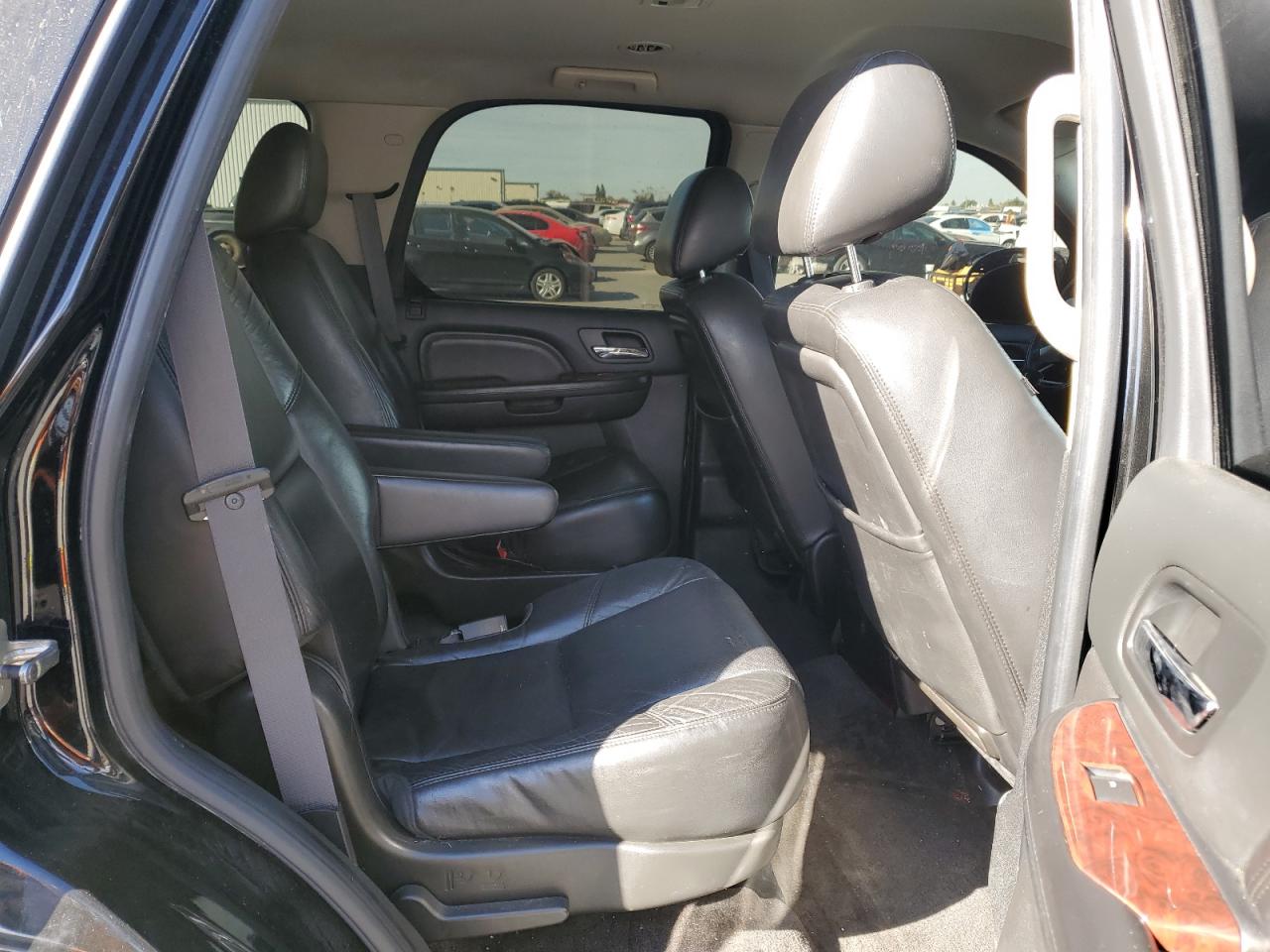 2011 Cadillac Escalade - Image 11