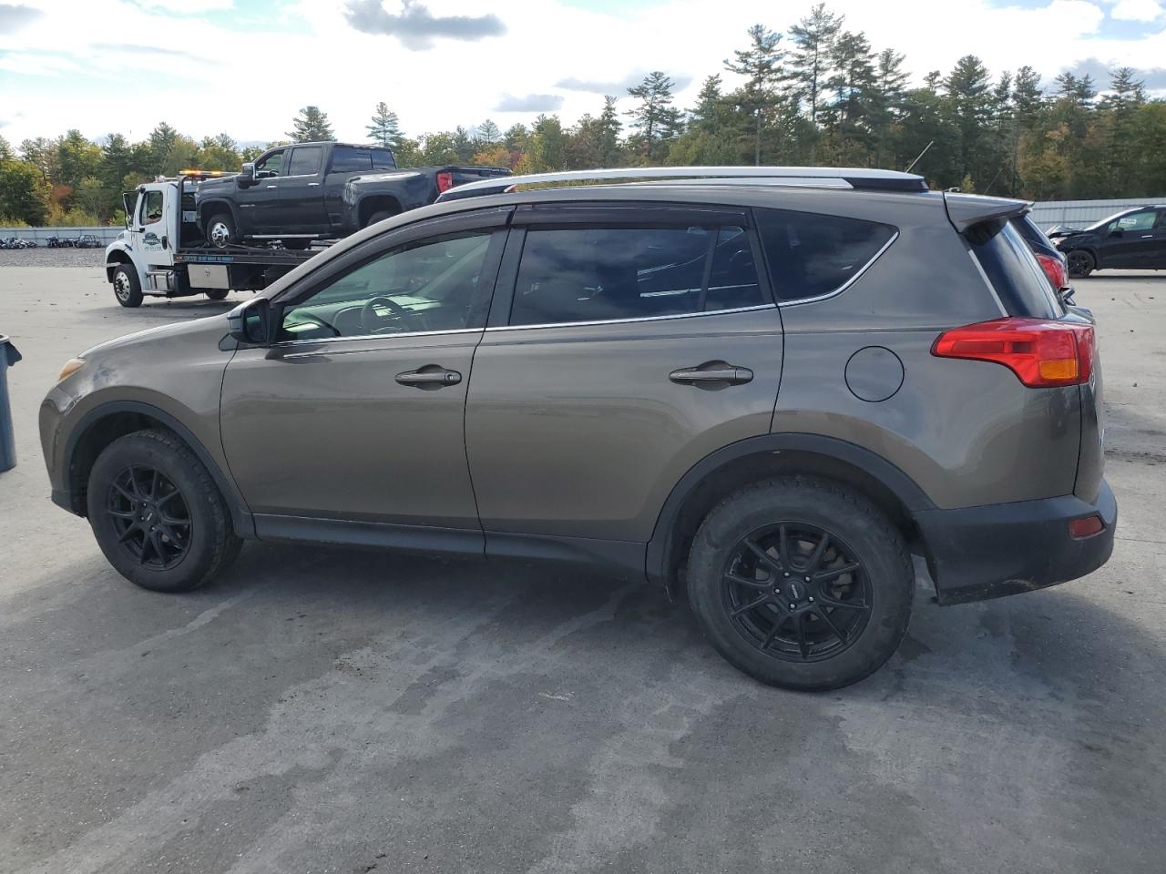 2014 Toyota RAV 4 - Image 2