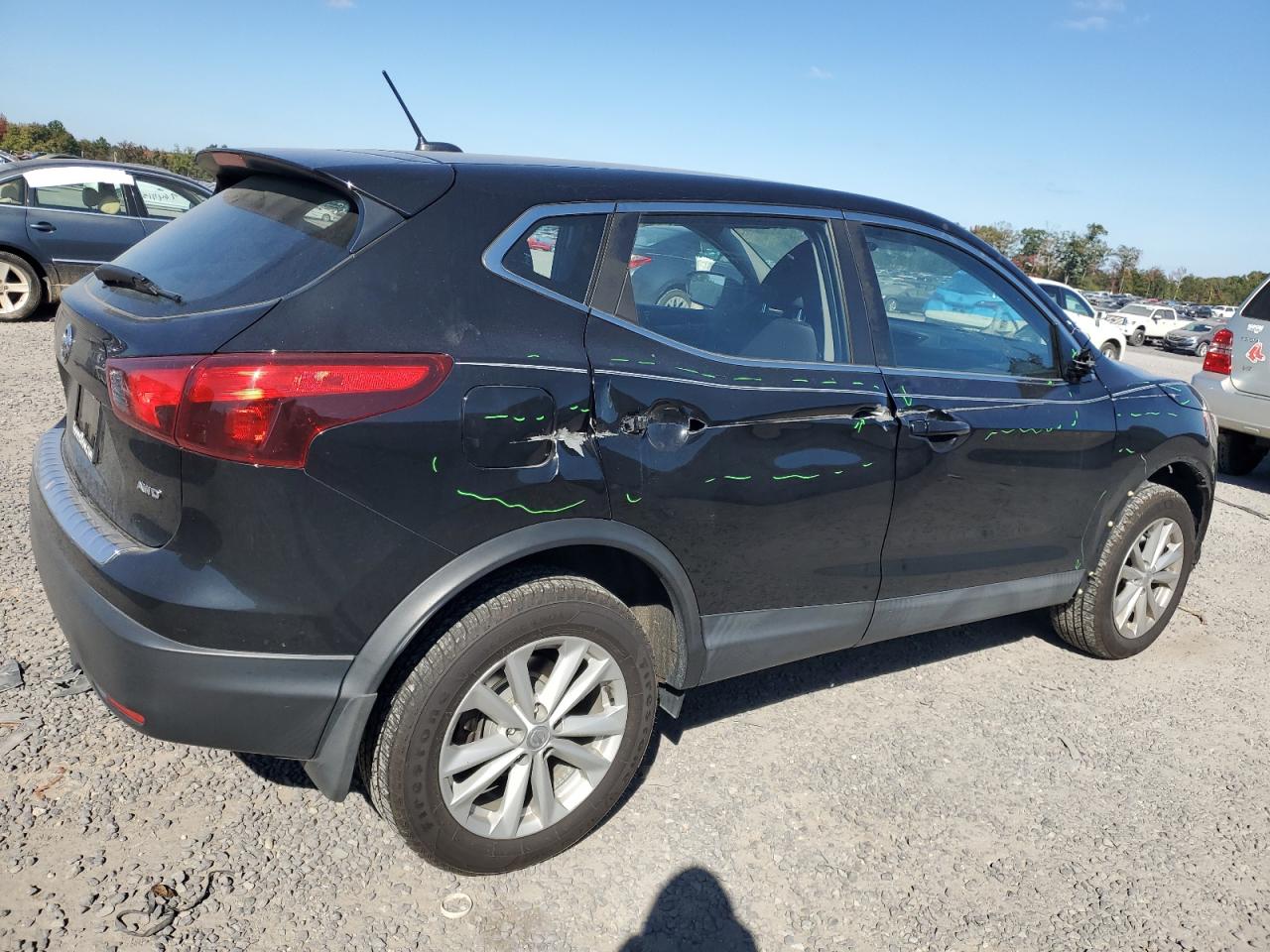 2017 Nissan Rogue - Image 3