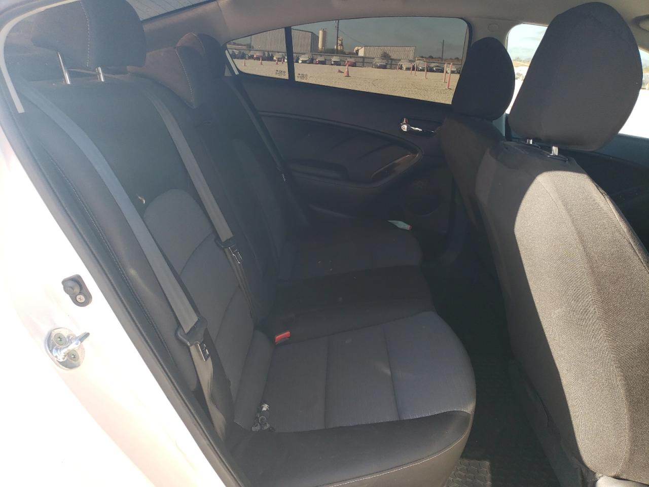 2015 Kia Forte - Image 10