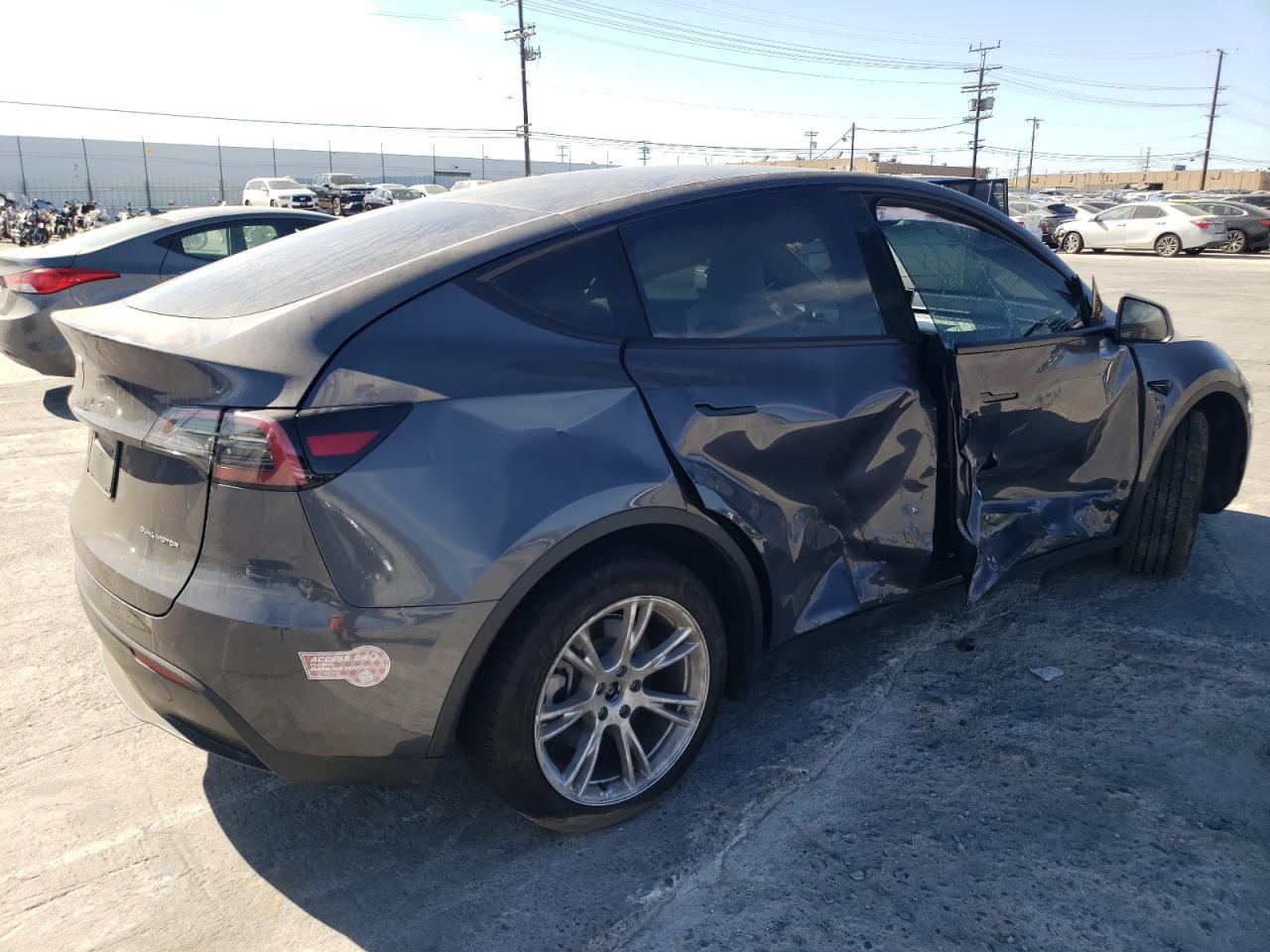 VIN 7SAYGDEE4PF888048 2023 TESLA MODEL Y no.3