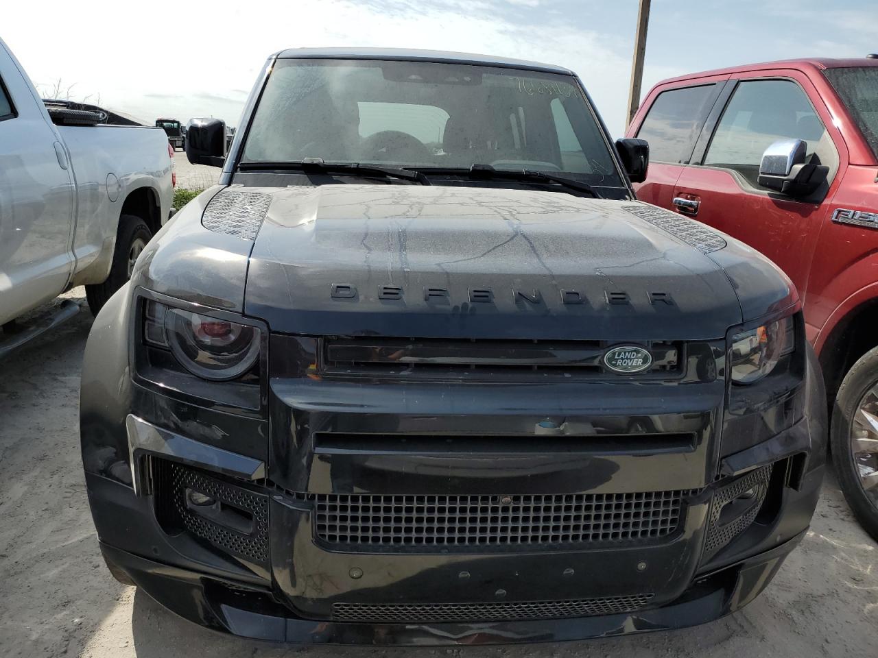 2023 Land Rover Defender - Image 5