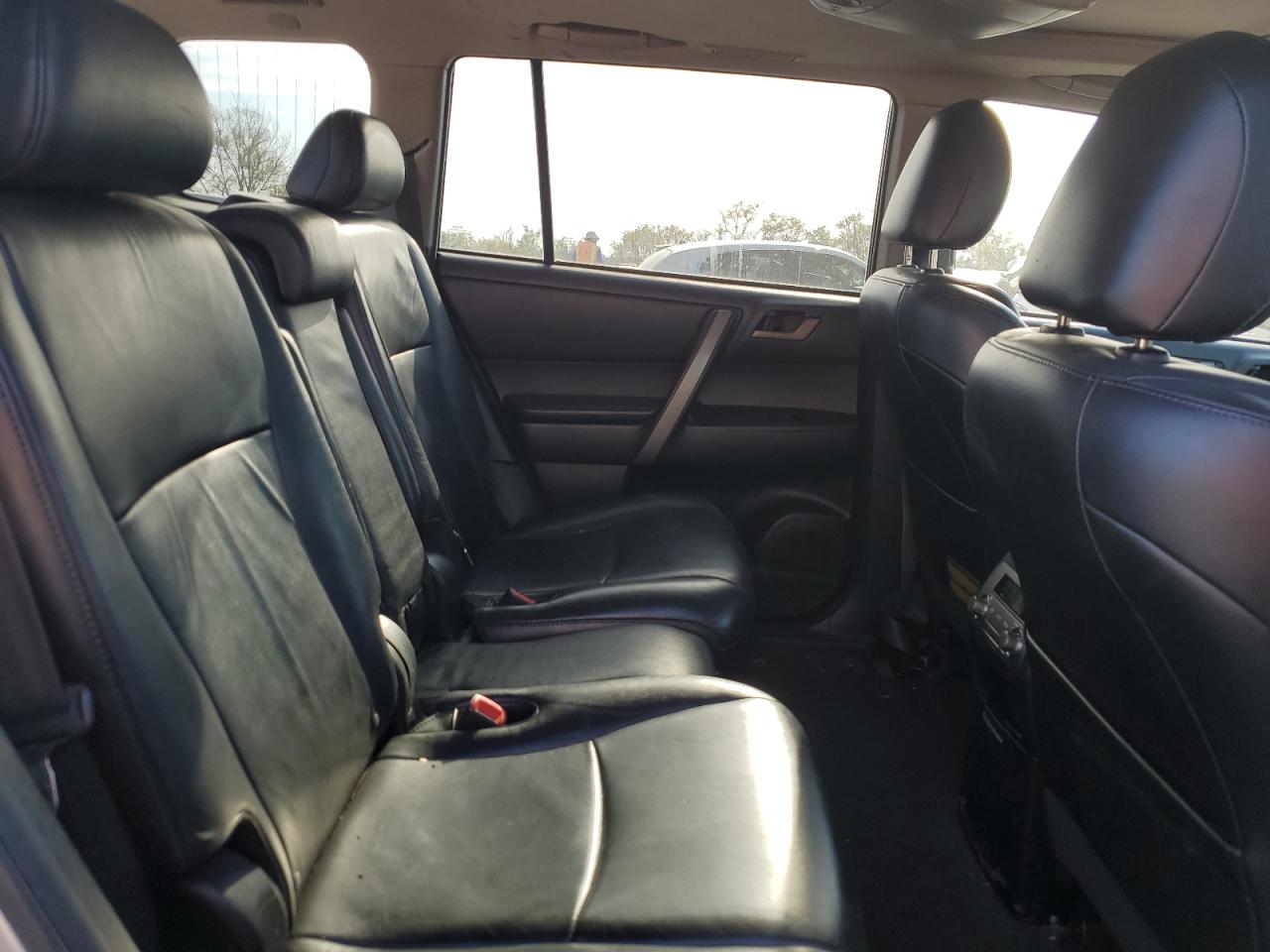 2010 Toyota Highlander - Image 12