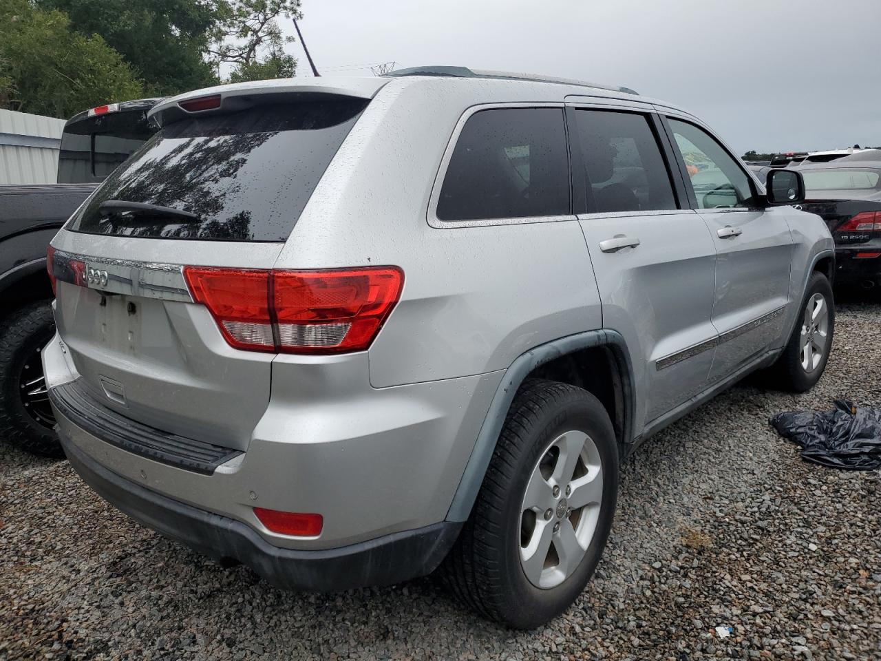 2011 Jeep Grand Cherokee - Image 3
