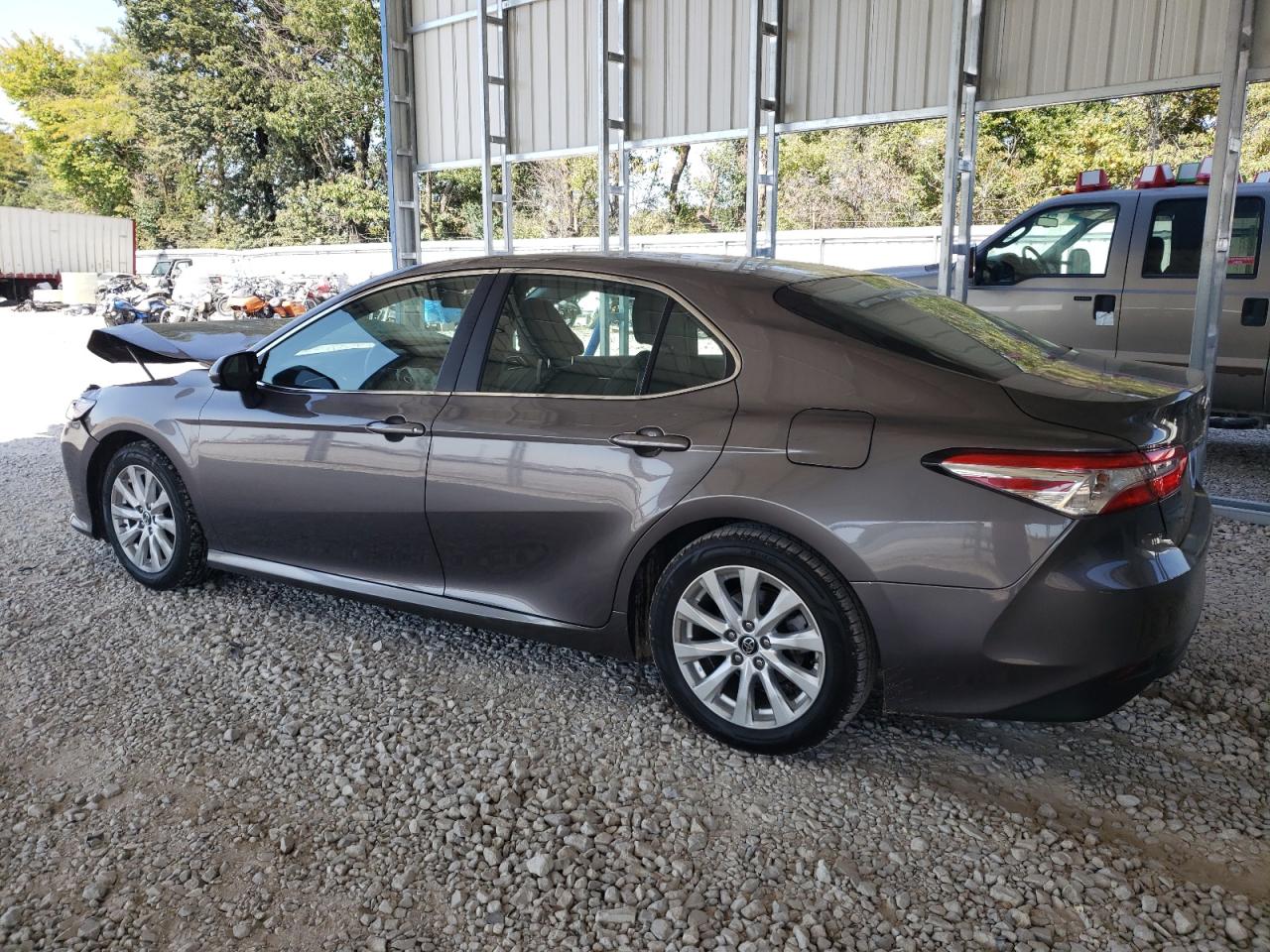 4T1B11HK0JU508721 2018 TOYOTA CAMRY - Image 2