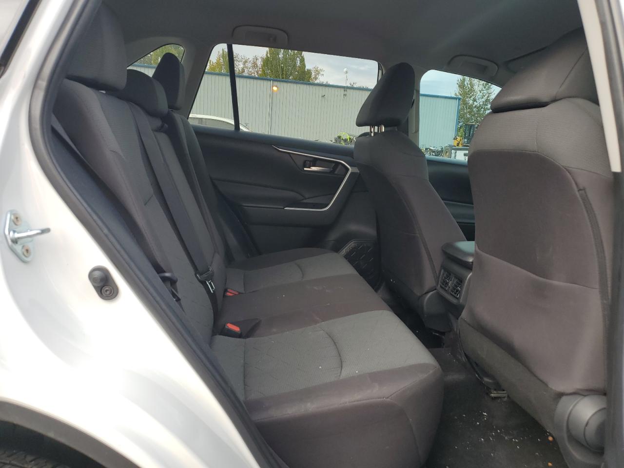 2023 Toyota RAV 4 - Image 11