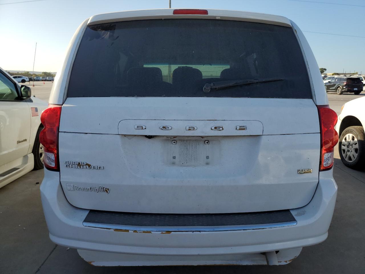 2017 Dodge Caravan - Image 6