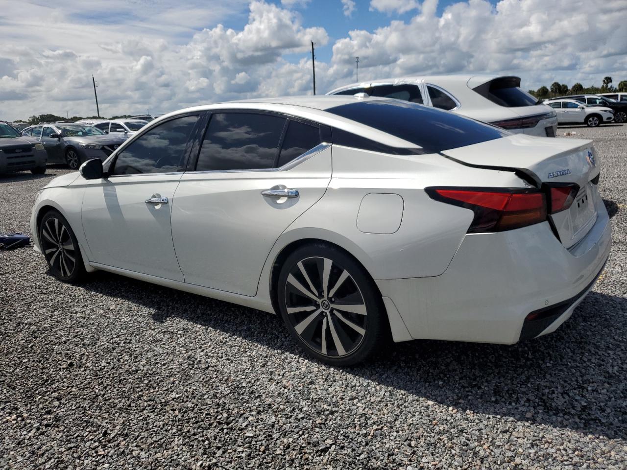 2019 Nissan Altima - Image 2