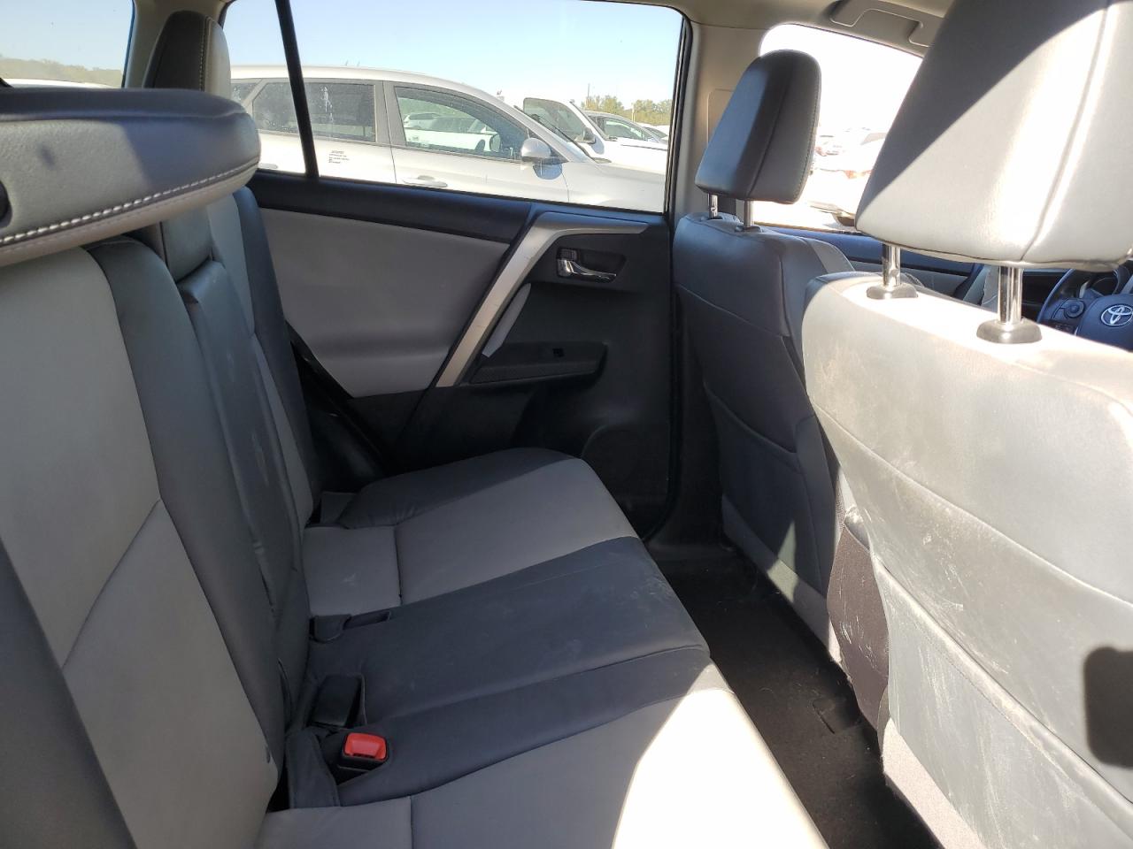 2015 Toyota RAV 4 - Image 11