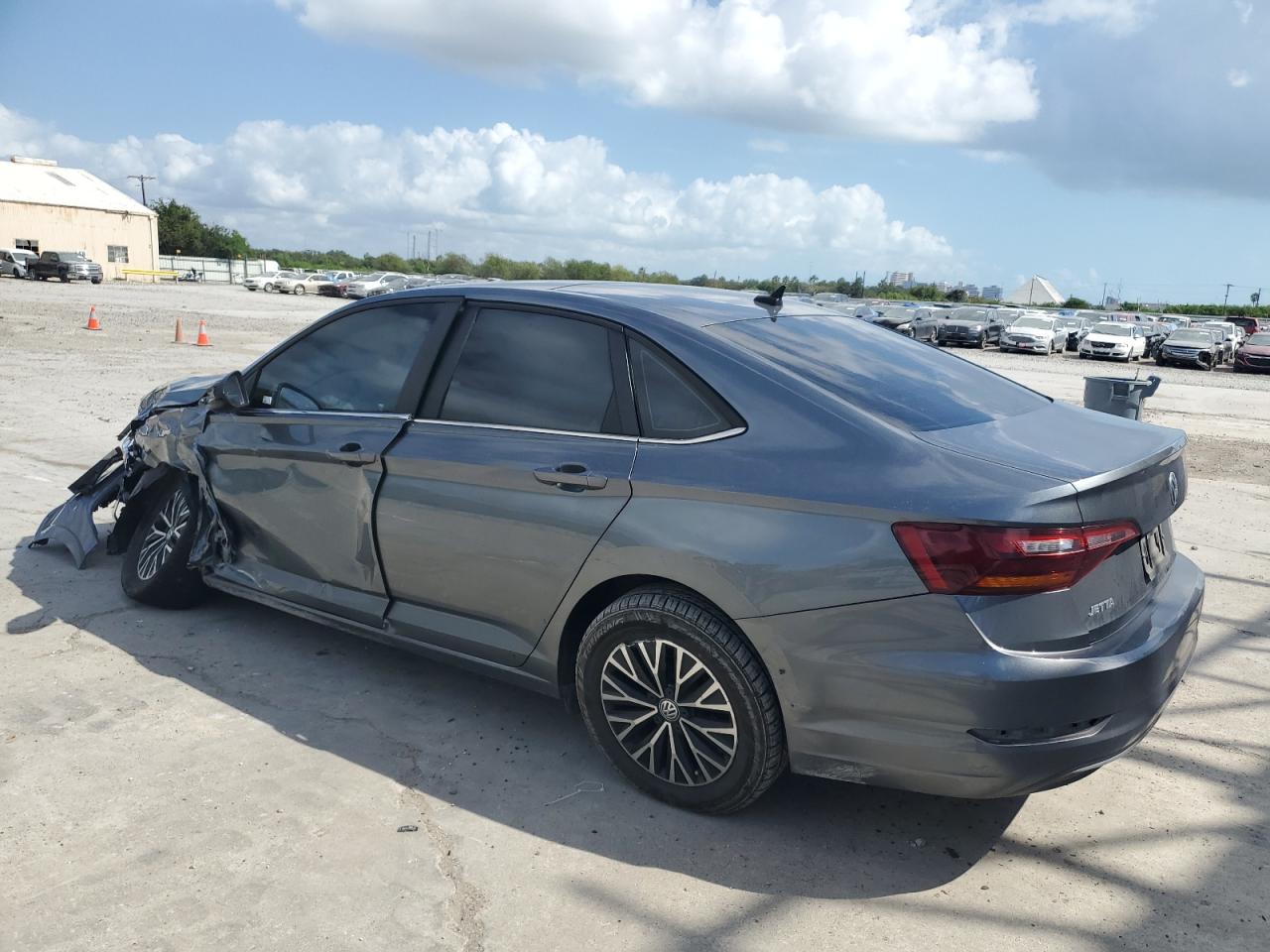 2019 Volkswagen Jetta - Image 2