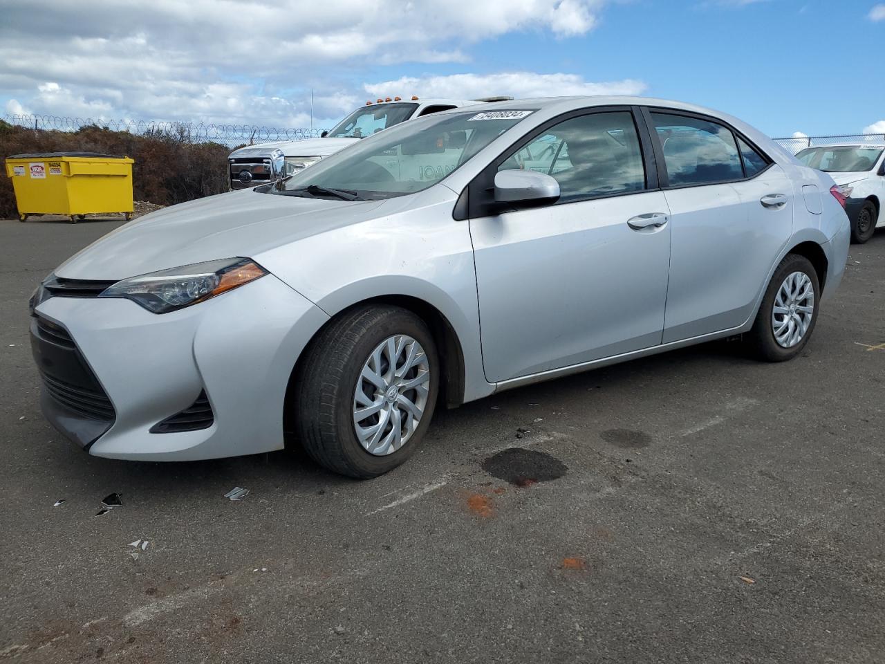 VIN 5YFBURHE2JP771066 2018 TOYOTA COROLLA no.1