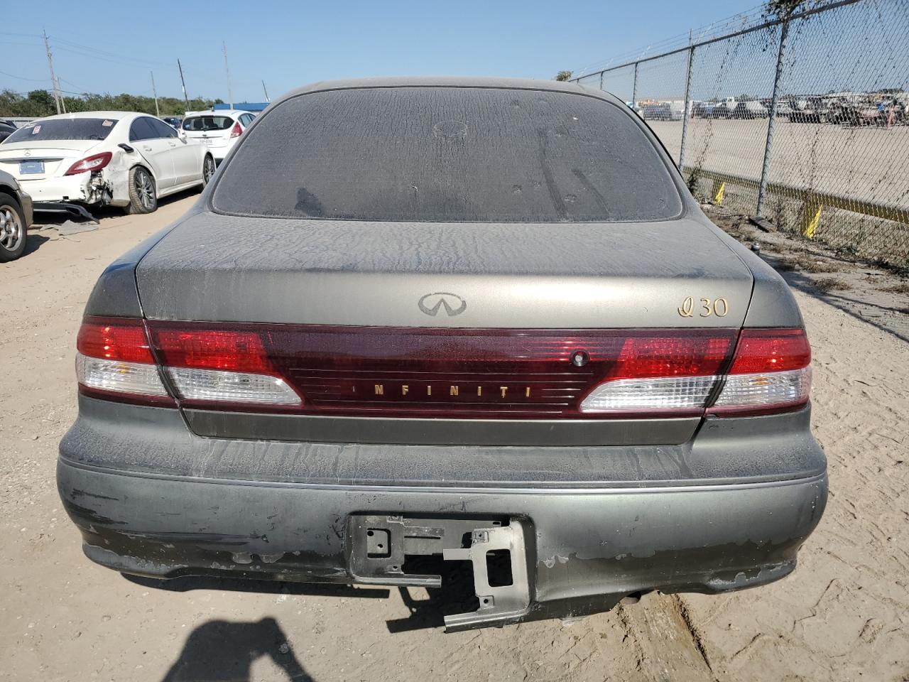 1999 Infiniti I30 VIN: JNKCA21A3XT764798 Lot: 77405364