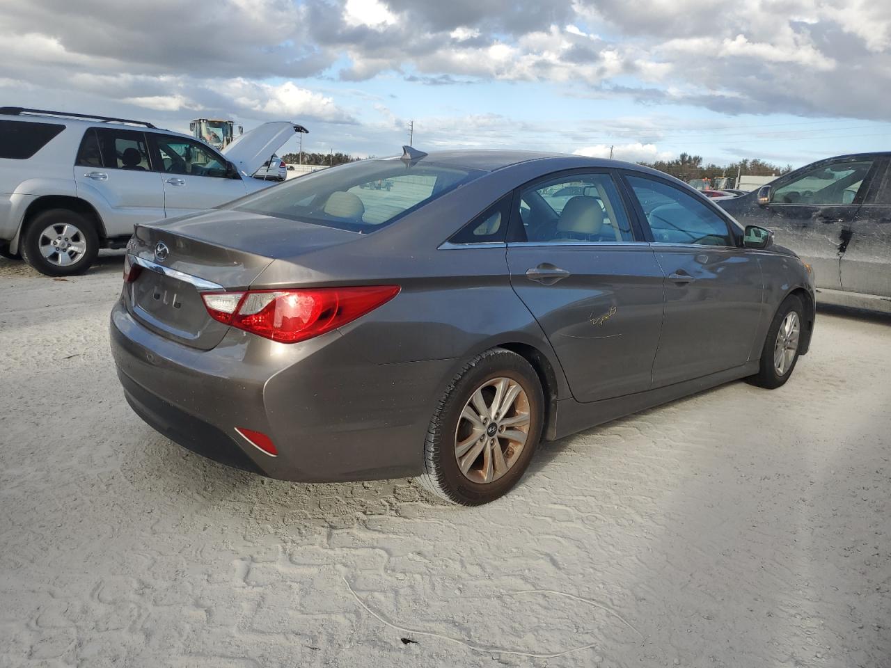 2014 Hyundai Sonata - Image 3