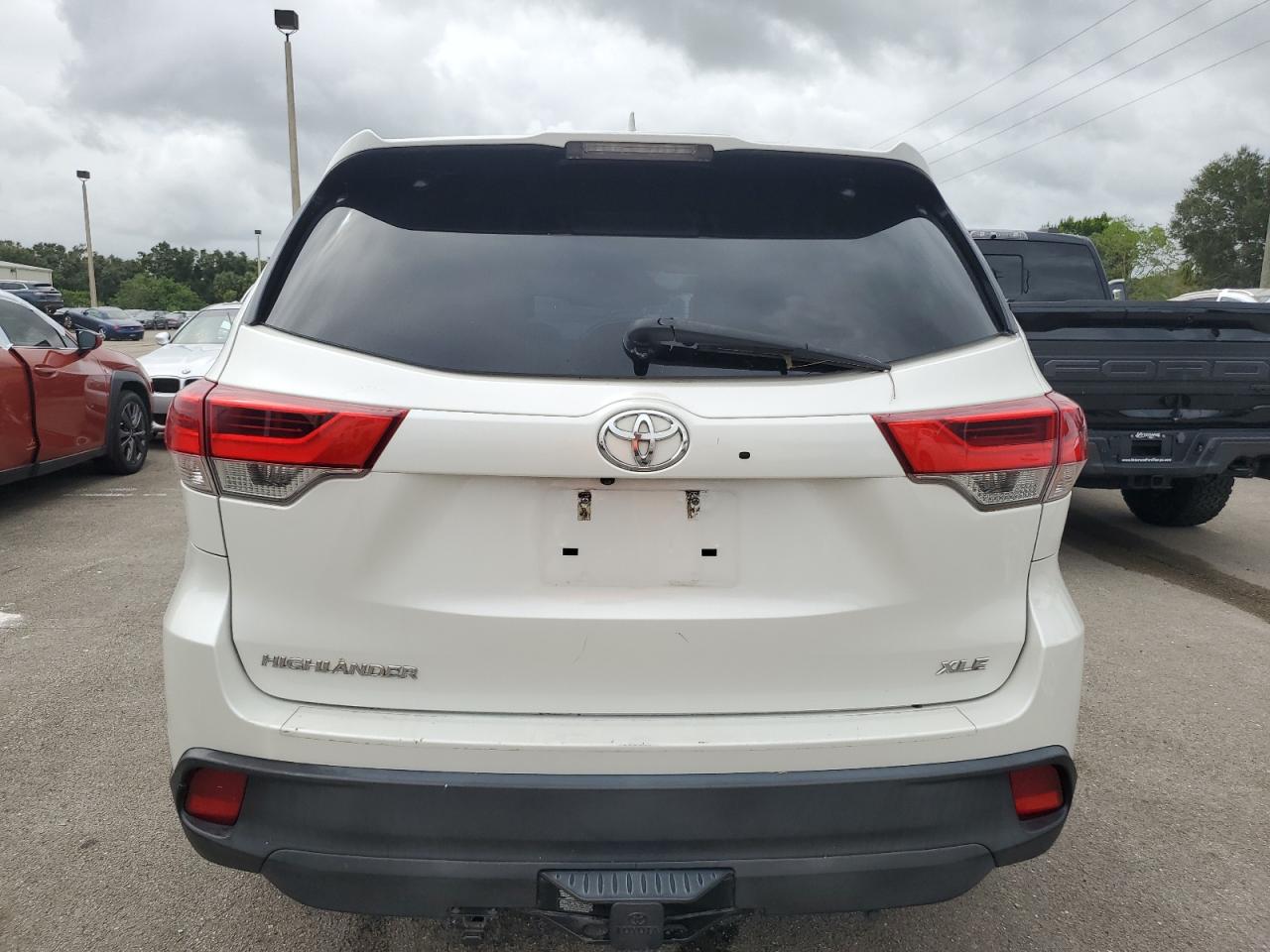 5TDKZRFHXJS539269 2018 Toyota Highlander Se